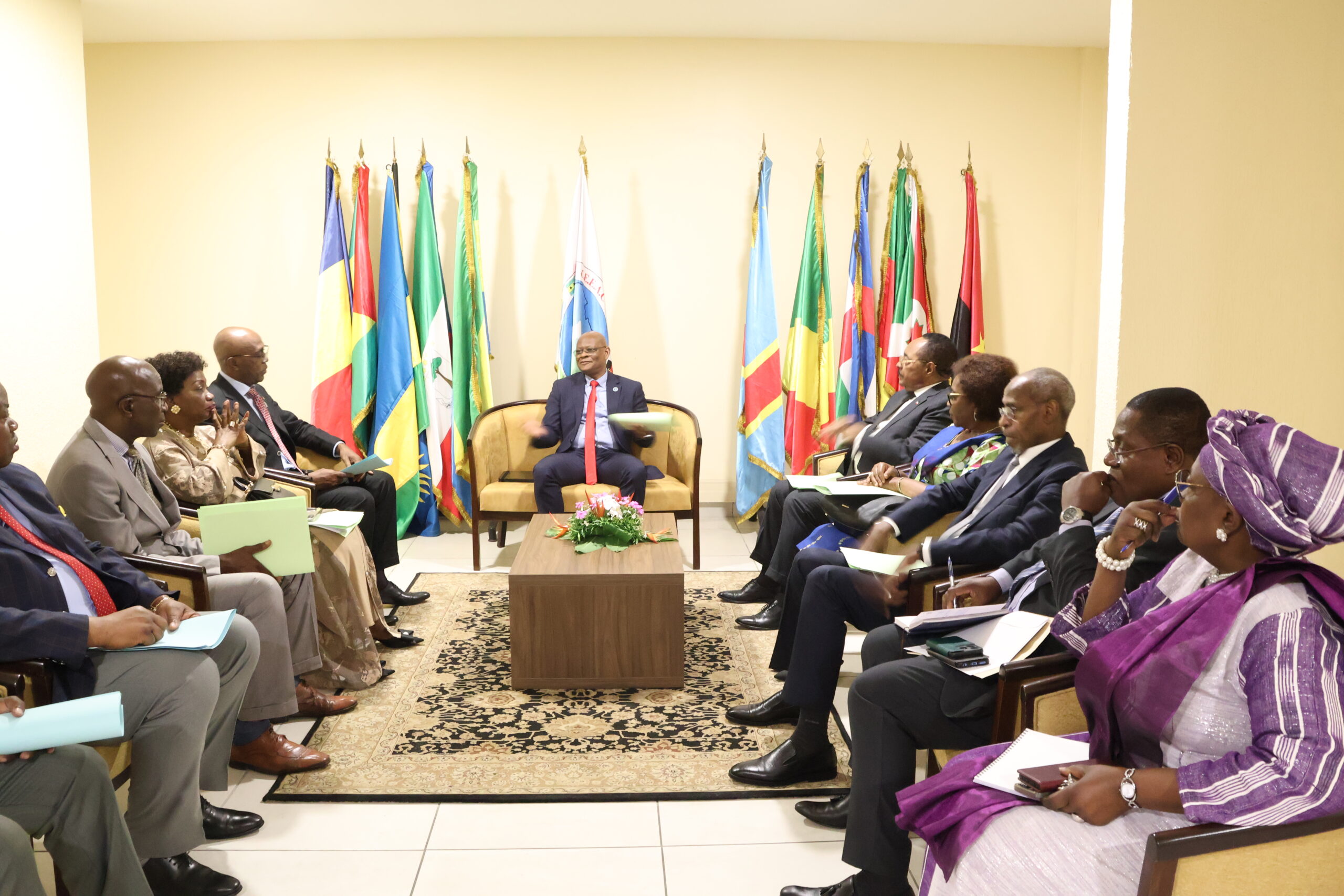 Deux nouveaux ambassadeurs accrédités auprès de la Commission de la CEEAC — 2
