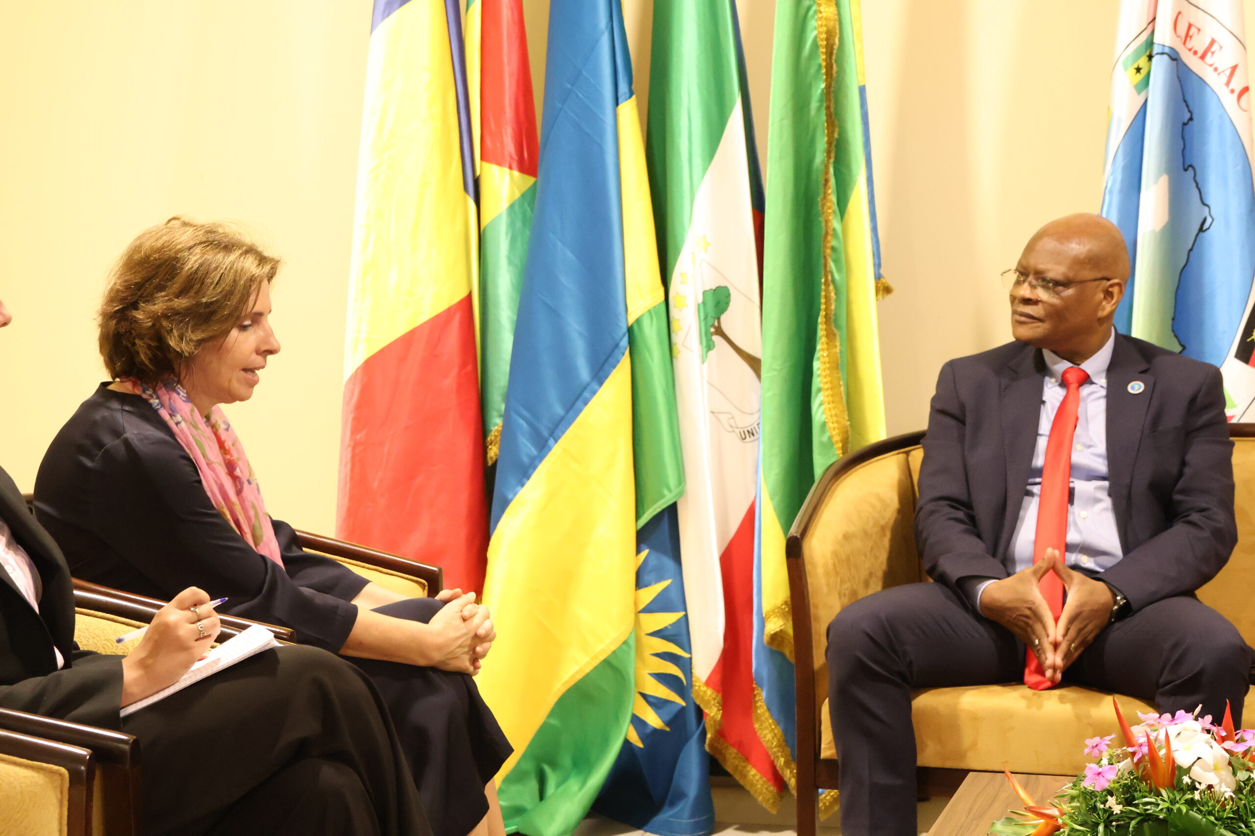 Deux nouveaux ambassadeurs accrédités auprès de la Commission de la CEEAC — 9