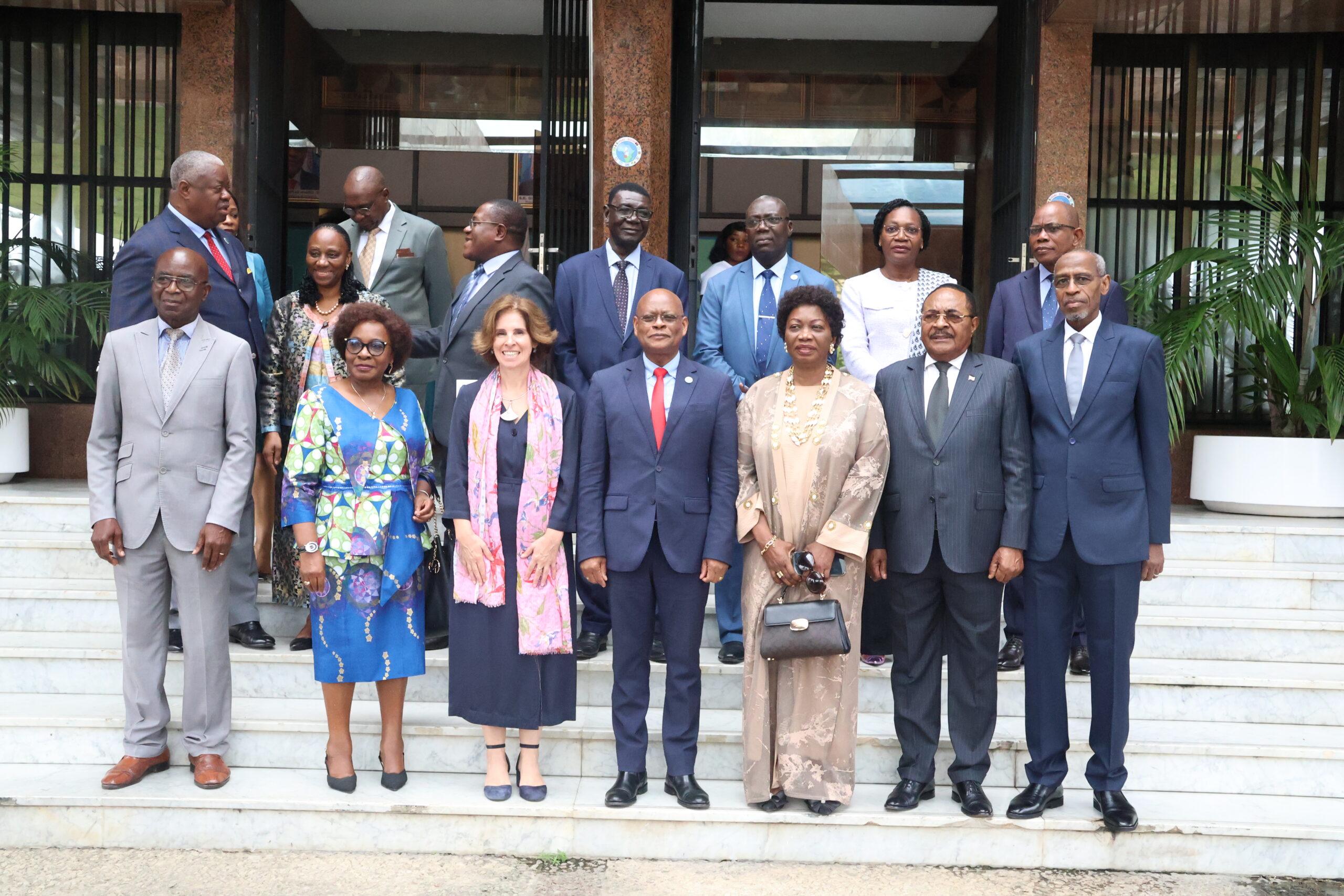 Deux nouveaux ambassadeurs accrédités auprès de la Commission de la CEEAC — 12