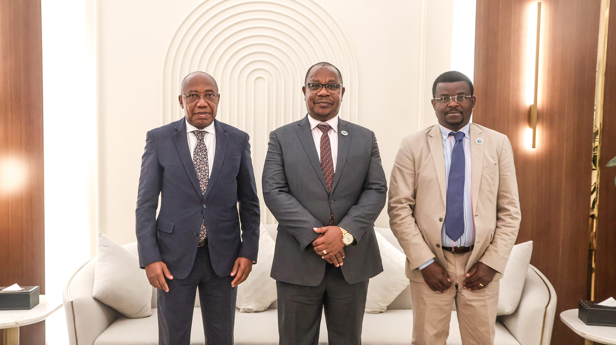 Le Représentant Permanent de la CEEAC auprès de l’Union Africaine présente ses civilités au Président de la Commission de la CEEAC. — 2