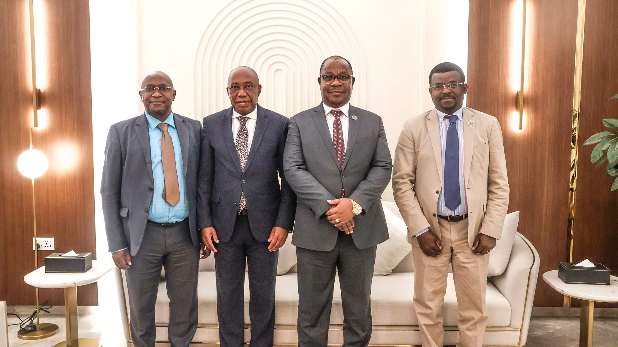 Le Représentant Permanent de la CEEAC auprès de l’Union Africaine présente ses civilités au Président de la Commission de la CEEAC. — 3