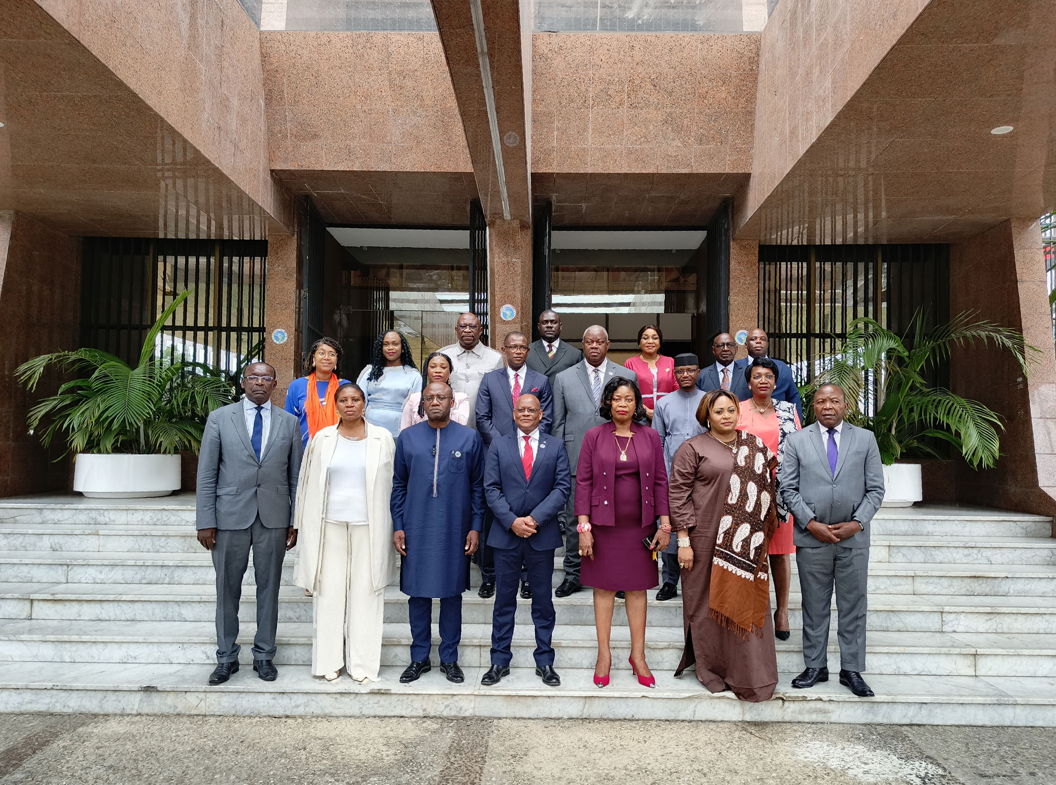 PRÉSENTATION DES LETTRES D’ACCRÉDITATION DU DIRECTEUR DU BUREAU RÉGIONAL DU HAUT-COMMISSARIAT DES NATIONS UNIES — 6
