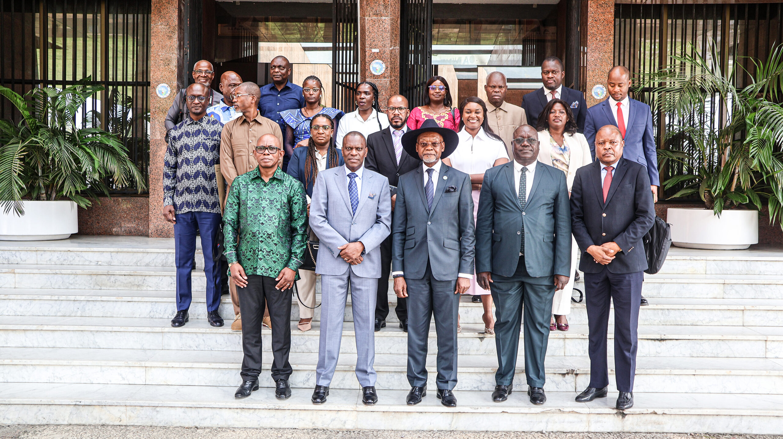 Visite de courtoisie d’une délégation du Pool Energétique de l’Afrique Centrale au President de la Commission de la CEEAC. — 1