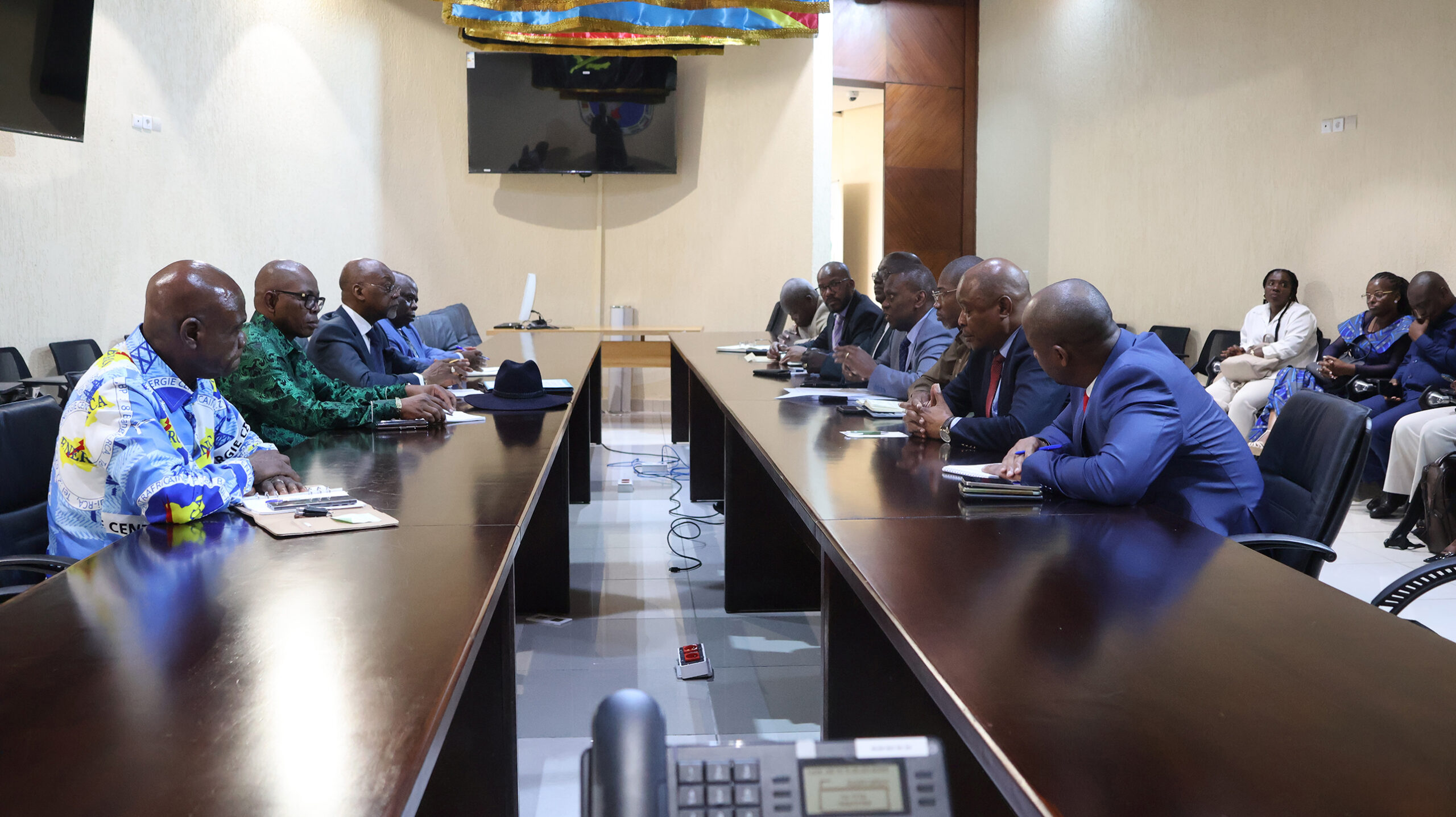 Visite de courtoisie d’une délégation du Pool Energétique de l’Afrique Centrale au President de la Commission de la CEEAC. — 3